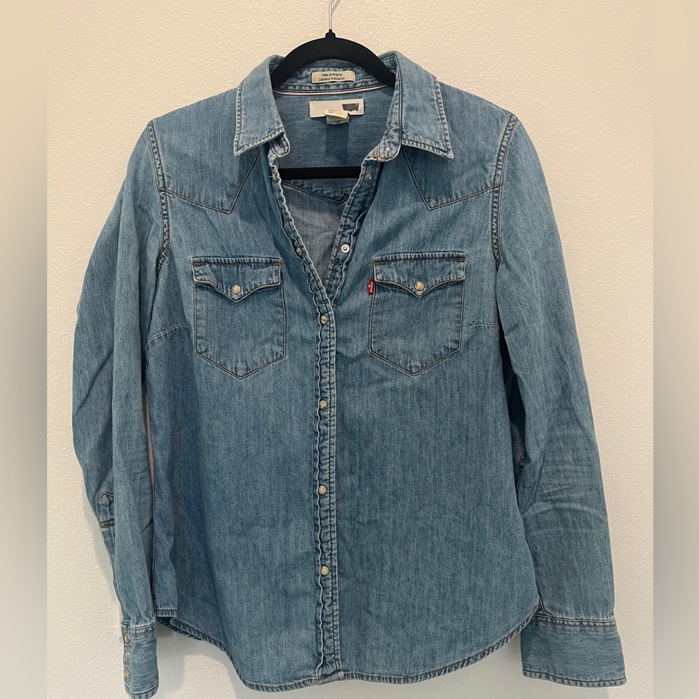 Levi’s - Women’s Denim Shirt